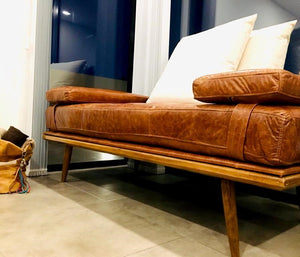 BANQUETA CON ALMOHADONES