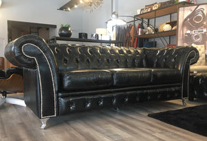 CHESTERFIELD VICTORIANO